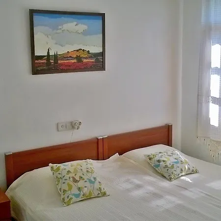 לינה וארוחת בוקר Mercan