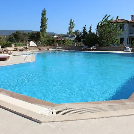 לינה וארוחת בוקר Mercan 2*